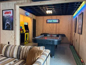 Time Capsule 70s Hot Tub, Sauna Arcade - Image 4