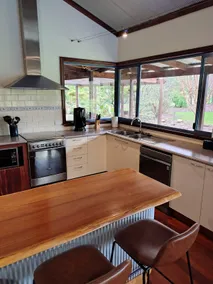 Stargazers 5 Bed Homestead + Pool near Pemberton - Image 2