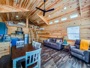 Lakefront Cottage at Belle Starr Marina - Image 5