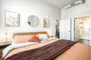 Coffee Bar, Parking, King Bed, Hot Tub - Image 2