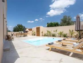 Roots Villa - Image 4