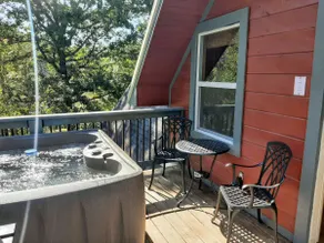 The Loft with Hot Tub in the RRG - Image 2
