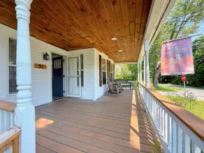 91M Renovated Bethlehem home with hot tub, firepit, large yard, walk to restaurants - Image 5
