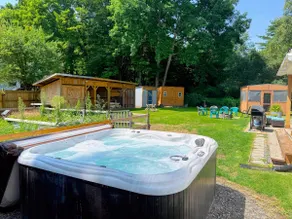 91M Renovated Bethlehem home with hot tub, firepit, large yard, walk to restaurants - Image 2