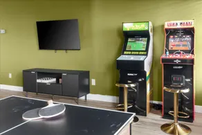 Sleeps 16 Pool Hot Tub Sport Court Game Room - Image 5