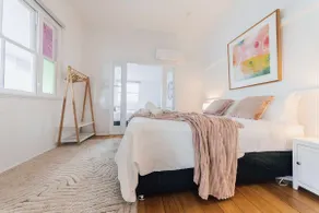 Urban Getaway Colonial 6 beds 2 bath aircon pet family - Image 4