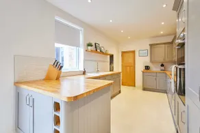 Host & Stay - Bristol Avenue - Image 2
