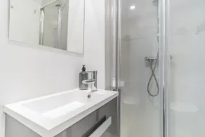 Your Large Family Apartment in Zaragoza - Image 5