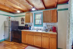 Rustic Brina Breeze Cabin! - Image 4