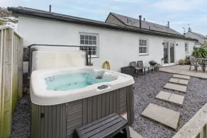 Cosy Barn Conversion - Private Estate - Hot Tub - Image 5