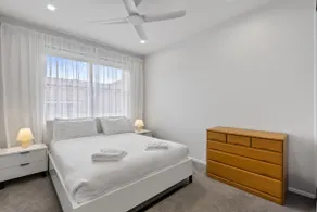 Spacious 3-Bed Clayfield House with Patio and BBQ - Image 2