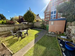 Charming Cottage with Garden in Historic Old Town - Image 5