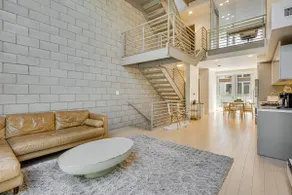 Walk to Universal Studios: Loft-Style LA Home - Image 4