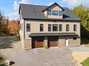 Modern Dreamy Moosehead Home - Lake Views, Walk to - Image 5