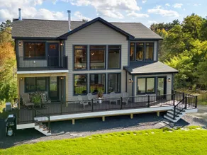Modern Dreamy Moosehead Home - Lake Views, Walk to - Image 4