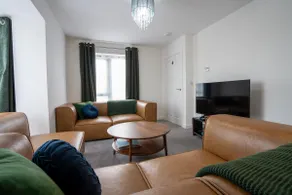 Peak Avenue Retreat - Image 5