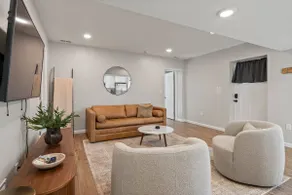 Clintonville Brand New Apartment - Image 4