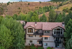 Spacious 4BR 4BA Mountain Retreat with Beaver Creek Shuttle - Image 2
