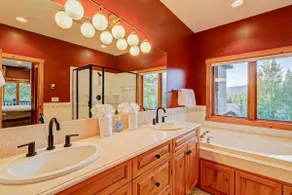 Spacious 4BR 4BA Mountain Retreat with Beaver Creek Shuttle - Image 5