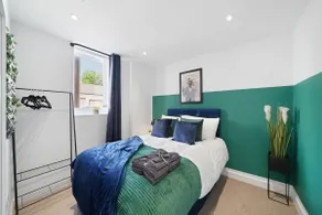 Contemporary - Bristol City Centre Apartment - Image 5