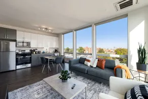2BR City Suite w/ Amazing Glass Views - Image 2