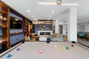 2BR City Suite w/ Amazing Glass Views - Image 4
