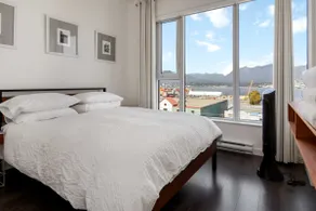 Stylish 2BR with Panoramic City & Mountain Views! - Image 2