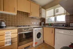 Spacious Home w Garden & Parking - Hampton Hargate - Image 3