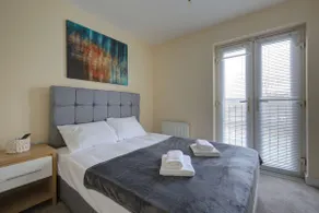 Spacious Home w Garden & Parking - Hampton Hargate - Image 2