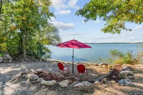 Lakefront dream home, hot tub, pool, 2 fireplaces - Image 2
