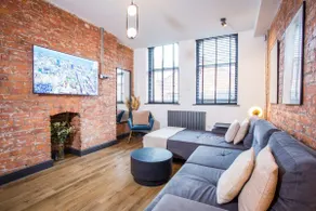 Stay Awhile - Stylish Industrial 2BR Duplex, NQ - Image 4