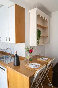 Bright apartment meters from Plaza de las Flores - Image 4
