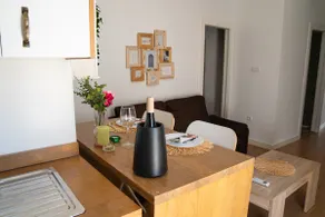 Bright apartment meters from Plaza de las Flores - Image 3