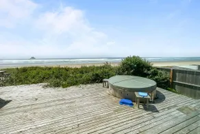 Coastal Escape with Stunning Views, Pet-Friendly - Image 4