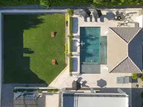 Luxury Outdoor Living - Heated Pool and Hot Tub - Image 4