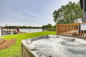 Hot Tub, Fire Pit! High-End Cedar Creek Lake Haven - Image 3