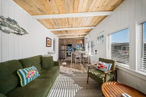 Cozy Cottage Steps from Beach - Image 5