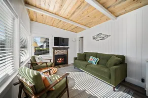 Cozy Cottage Steps from Beach - Image 4