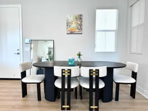 #Marbella Lane - Spacious 4BR Modern Family Home! - Image 5