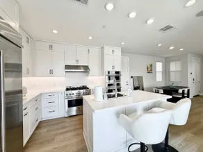 #Marbella Lane - Spacious 4BR Modern Family Home! - Image 3