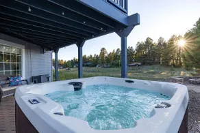 Flagstaff Lodge with Hot Tub - Image 5