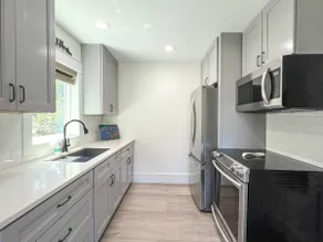Stay Cozy: Perfect location near UWF - Image 5