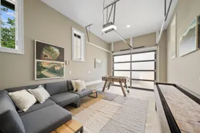 Elegant home in a luxury community - Image 4