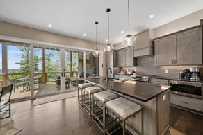 Elegant home in a luxury community - Image 5