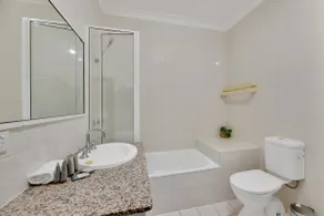 Tranquil 3-Bed Unit with Lush Garden Views - Image 5