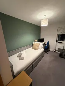 Reading Retreat – 1 Bed with Private Parking - Image 2