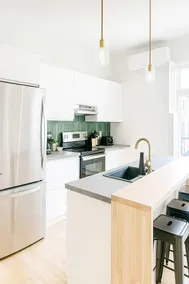 Newly Renovated - Grande-Allée - 3BR, 5 Beds - Image 4