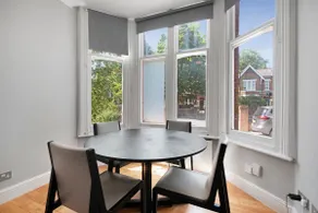 2BR Apartment W3 Free Parking GroundFloor Sleeps 6 - Image 5