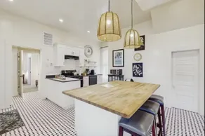 Lilac Victorian Downstairs-Spacious Apartment - Image 5