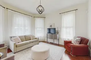 Lilac Victorian Downstairs-Spacious Apartment - Image 3